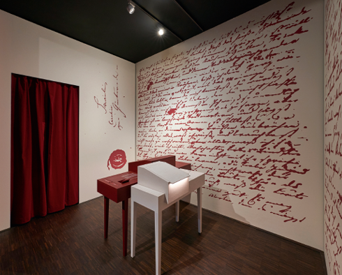 Romantik- Ausstellung im 2. OG: Station ‘Öffne alle Adern deines weisen Leibes. Karoline von Günderrode erhält einen Brief‘, © Freies Deutsches Hochstift, Foto: Alexander Paul Englert