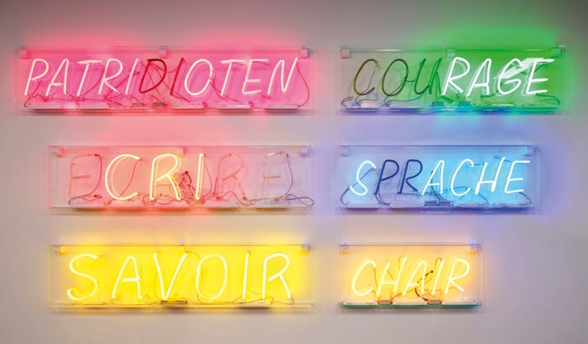 Peter Weibel, Patridioten, Courage, Sprache, Chair, 1966/2014, Neonrohren, Kabel; Peter Weibel, Savoir, Ecrire, 1966/2011, Neonrohren, Kabel, Archiv Peter Weibel; Foto: Tobias Wootton