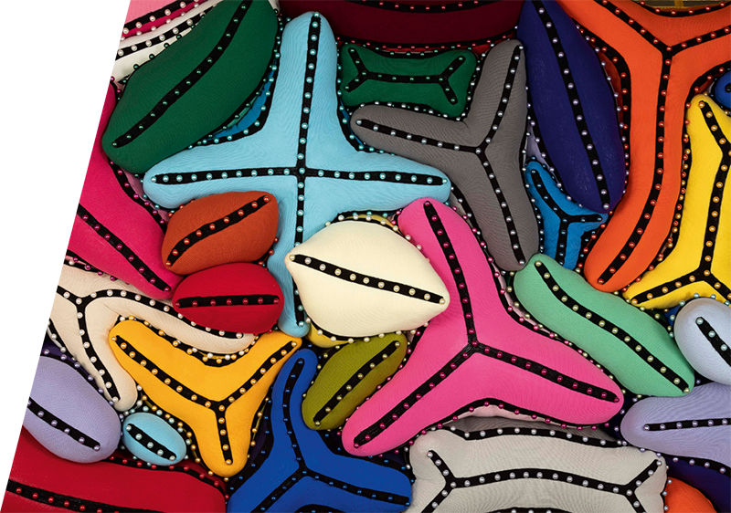 Joana Vasconcelos, Finisterra, 2017, Handgefertigte Wollhäkelarbeiten, Ornamente, Polyester, auf Leinwand, vergoldeter Reliefrahmen, Sperrholz, Eisen, 340 x 550 x 80 cm, Foto: Jonty Wilde