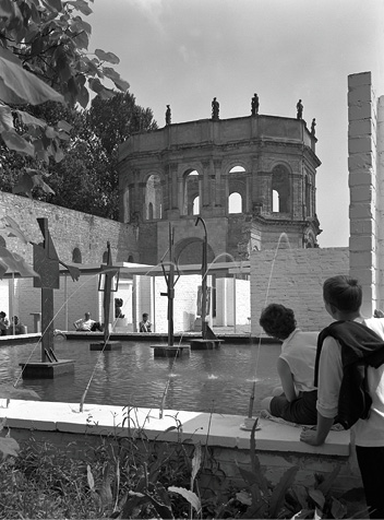 Ausstellungsansicht mit „Les baigneurs“ von Pablo Picasso, documenta 2, 1959