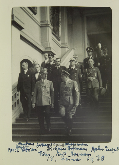 unbekannter Fotograf: Besuch Adolf Hitlers in der Dresdner Gemäldegalerie am 18. Juni 1938; aus DKA, NL Posse, Hans, I,B-1: Hans Posse, Diensttagebuch, © Annette Kradisch
