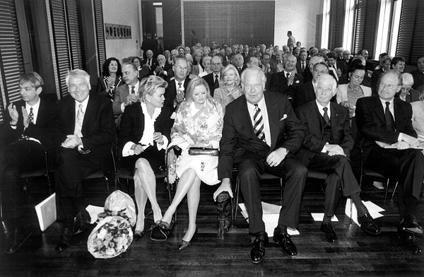 Maecenas-Ehrung 2005 im Bundesrat (1. Reihe v.l.n.r.): Prof. Dr. Walter Bauer-Wabnegg, Staatssekretär im Thüringischen Kultusministerium; Prof. Dr. Volkmar Hansen; Dagmar Prinzessin von Sachsen-Weimar-Eisenach; Leonie Prinzessin von Sachsen-Weimar-Eisenach; Michael Prinz von Sachsen-Weimar-Eisenach; Ministerpräsident a.D. Prof. Dr. Kurt Biedenkopf; Prof. Dr. Herwig Guratzsch © Foto: Ekko von Schwichow, Berlin