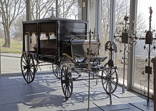 Rindinger Kutsche, Holz lackiert, 19. Jh., Deutschland, Foto: Museum für Sepulkralkultur Kassel