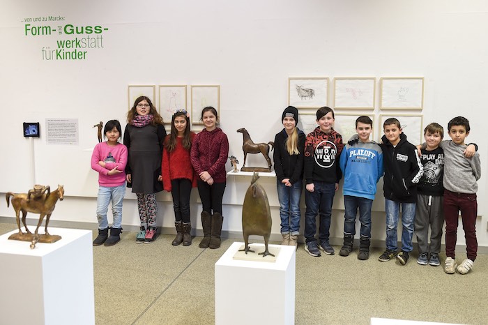 Blick in die Ausstellung, Schüler der Klassen 3 und 4 Klassen der GTS Oslebshauser Heerstraße im Atelierhaus Roter Hahn, Foto: © VG Bildkunst, Bonn 2018 / Gerhard-Marcks-Haus, Bremen