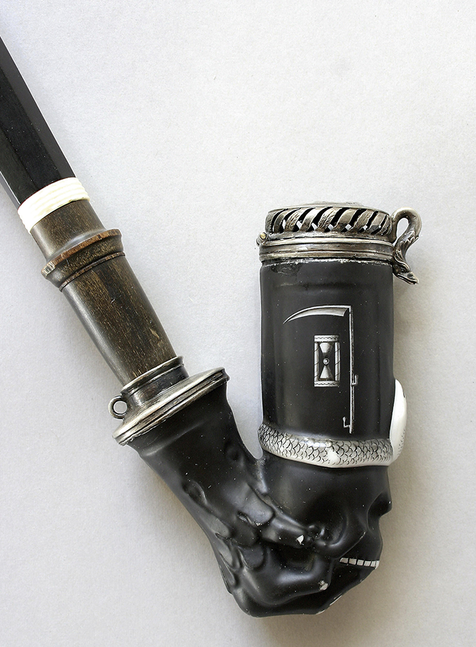 Tabakspfeife, Zedernholz, Horn, Elfenbein, Porzellan, Silber, Textil, um 1800, Foto: Museum für Sepulkralkultur, Kassel