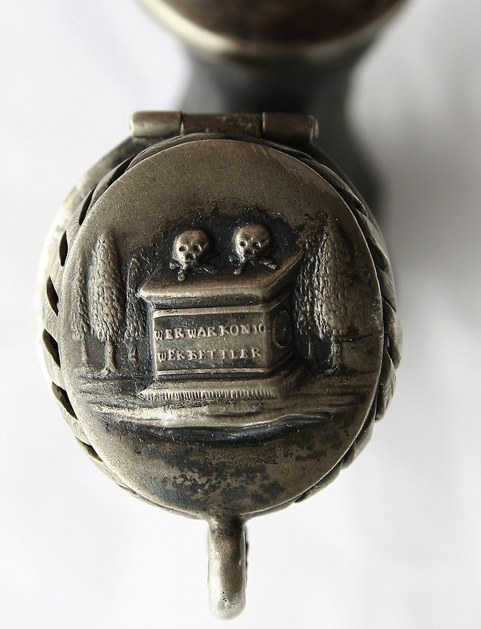 Tabakspfeife, Zedernholz, Horn, Elfenbein, Porzellan, Silber, Textil, um 1800, Foto: Museum für Sepulkralkultur, Kassel