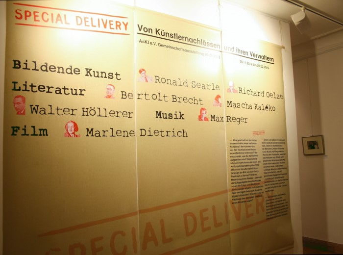 Blick in den Eingangsbereich der Ausstellung: Übersicht der präsentierten Künstlernachlässe - Foto: privat